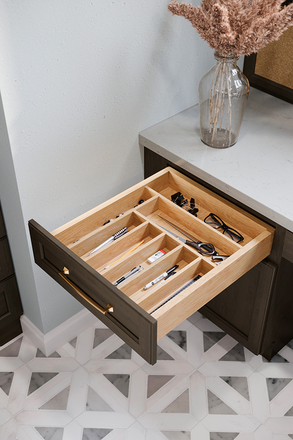 /-/media/thomasville/products/cabinet_interiors/base-cutlery-insert.jpg