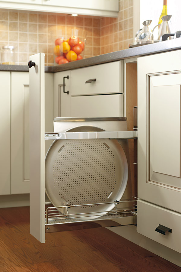 /file/media/thomasville/products/cabinet_interiors/nouveau_organization/tcatraypoutmeumv.jpg
